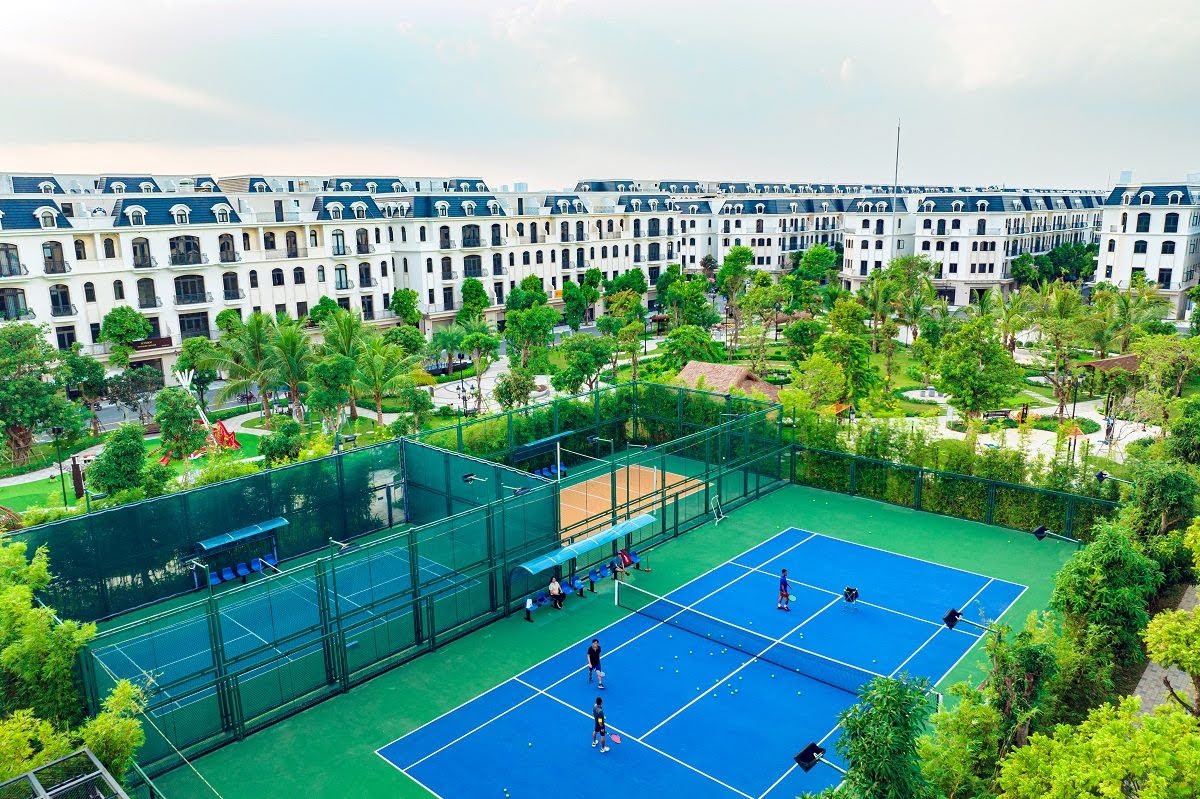 ve-vao-san-tennis-phuc-vu-cho-khach-thue-shophouse-vinhomes-ocean-park-la-bao-nhieu